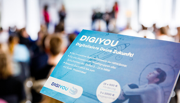 DIGiYOU-Postkarte mit den wichtigsten Infos bei der DIGIYOU-Preisverleihung