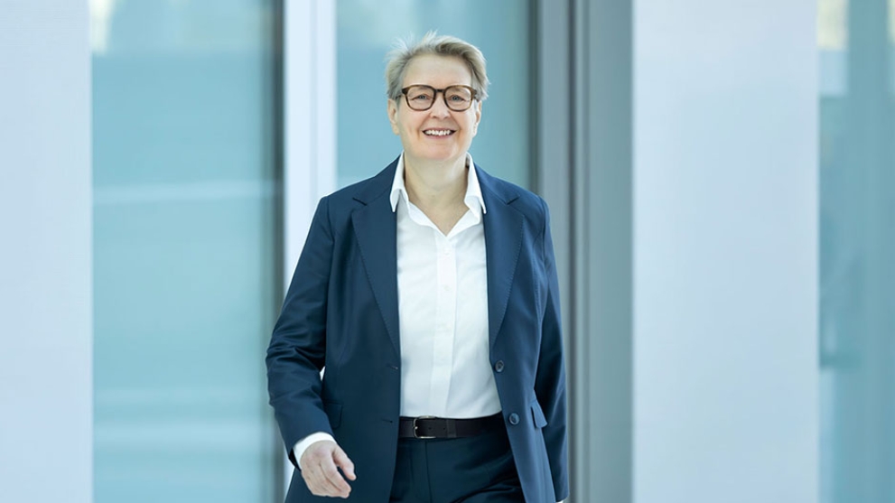 Vorstandsvorsitzende Gabriela Pantring im Foyer der NRW.BANK