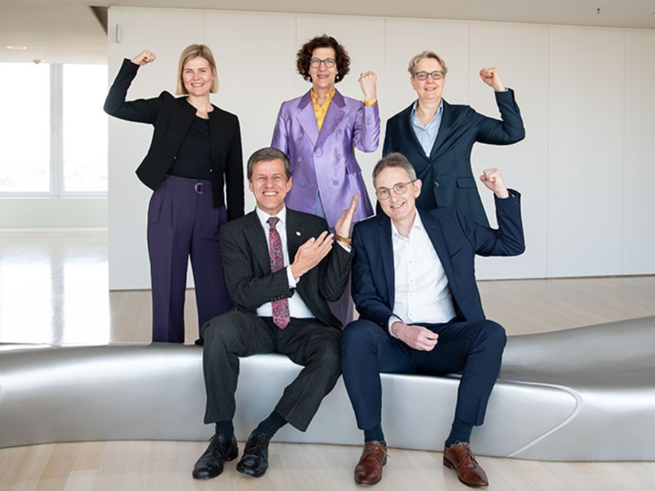 Der Vorstand der NRW.BANK beteiligt sich an der Fotoaktion zum Weltfrauentag 2025