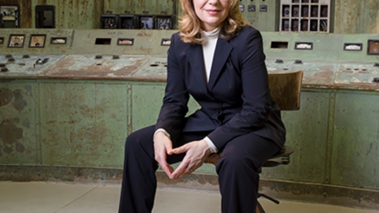 Porträt von Prof. Dr. Claudia Kemfert, Leiterin der Abteilung Energie, Verkehr und Umwelt am Deutschen Institut für Wirtschaftsforschung (DIW Berlin)