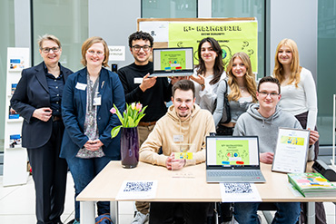 DIGIGREEN 2024 Preisverleihung in der NRW.BANK Düsseldorf am 7.3.2024. Im Foto: Fasia-Jansen Gesamtschule aus Oberhausen mit dem Projekt 