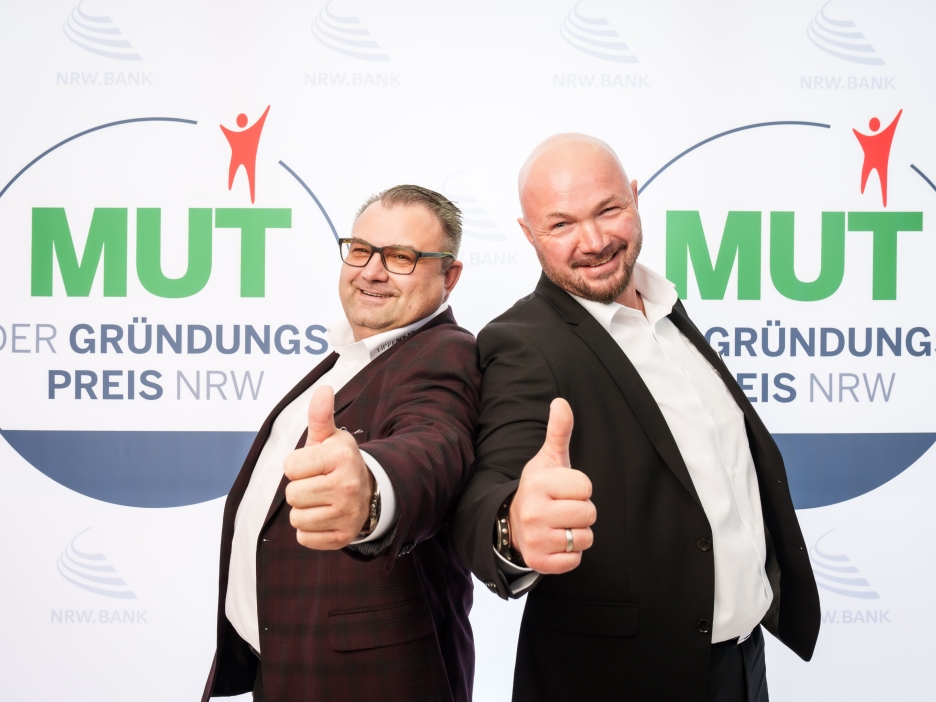 Oliver Bertelsmeier und Benjamin Wilhelm (v. l. n. r.) Lippe-Solar sind für MUT – DER GRÜNDUNGSPREIS NRW 2025 nominiert