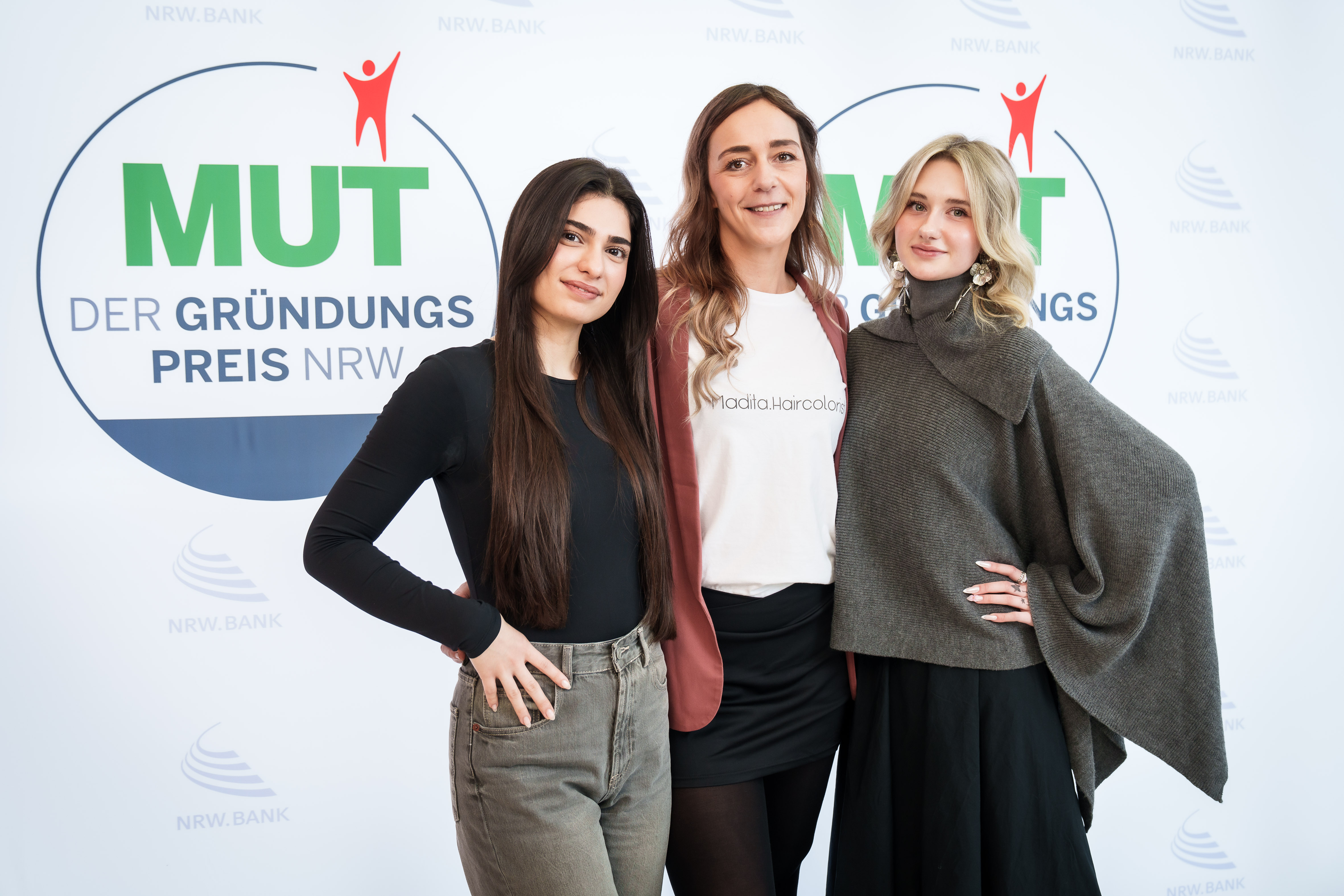 Sedra Nabo, Madita Harms und Snizhana Landysheva (v. l. n. r.) von MADITA HAIRCOLORIST sind für MUT – DER GRÜNDUNGSPREIS NRW 2025 nominiert