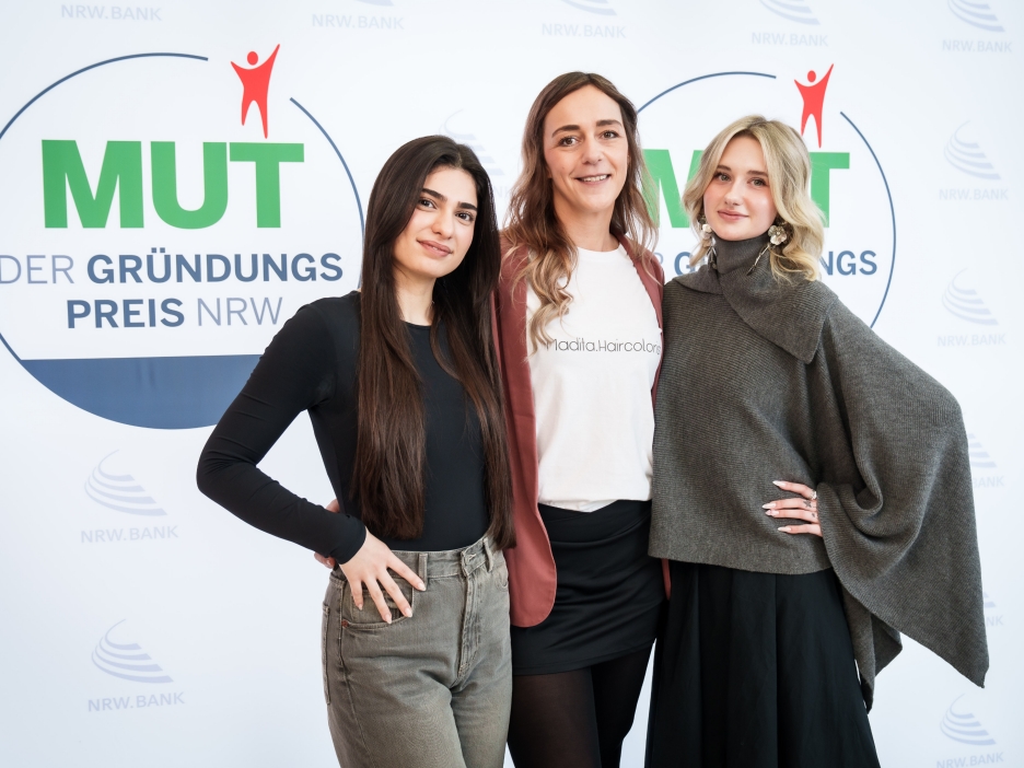 Sedra Nabo, Madita Harms und Snizhana Landysheva (v. l. n. r.) von MADITA HAIRCOLORIST sind für MUT – DER GRÜNDUNGSPREIS NRW 2025 nominiert