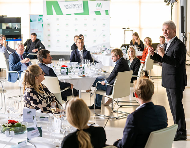 Wirtschaftsminister Pinkwart begrüßt die Gäste beim MEDIENPREIS WIRTSCHAFT 2021