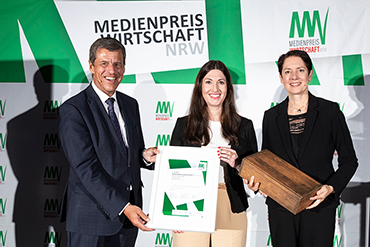 1. Platz Gründung: v.l. Eckhard Forst, Christina Kyriasoglou (Jonas Rest fehlt), Silke Gorißen (Ministerin für Landwirtschaft und Verbraucherschutz des Landes Nordrhein-Westfalen)