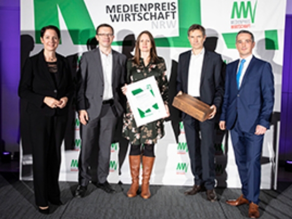 2. Platz Industrie & Großunternehmen: v.l. Silke Gorißen (Ministerin für Landwirtschaft und Verbraucherschutz des Landes Nordrhein-Westfalen), Sönke Iwersen, Ina Karabasz, Volker Votsmeier, Carsten Dierig, Oliver Claas (Heidelberger Druckmaschinen AG)