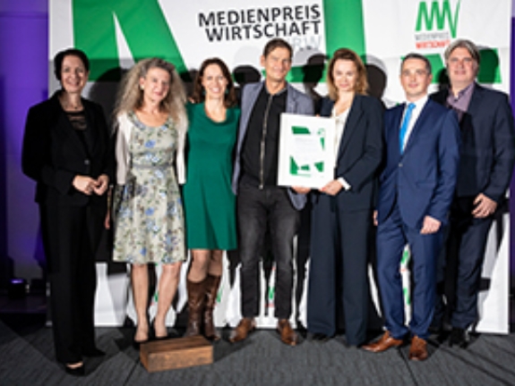 1. Platz Industrie & Großunternehmen: v.l. Silke Gorißen (Ministerin für Landwirtschaft und Verbraucherschutz des Landes Nordrhein-Westfalen), Gudrun Wolter, Jessica Briegmann, Tatjana Mischke, Tom Ockers, Oliver Claas (Heidelberger Druckmaschinen AG), Ralph Goldmann (Jury)