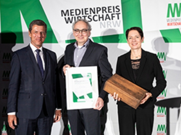 2. Platz Umweltwirtschaft & Nachhaltigkeit: : v.l. Eckhard Forst, Dr. Reiner Burger, Silke Gorißen (Ministerin für Landwirtschaft und Verbraucherschutz des Landes Nordrhein-Westfalen)