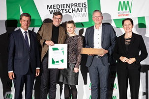 1. Platz Umweltwirtschaft & Nachhaltigkeit: v.l. Eckhard Forst, Marko Rösseler, Solveig Flörke, Marko Rösseler, Silke Gorißen (Ministerin für Landwirtschaft und Verbraucherschutz des Landes Nordrhein-Westfalen)