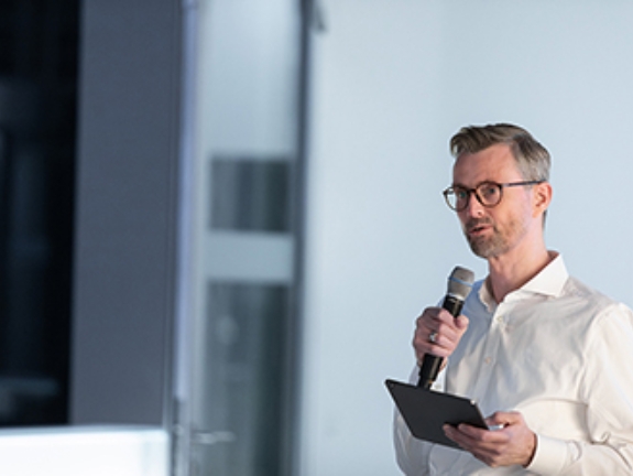 Jurymitglied Michael Block bei der Preisverleihung in der NRW.BANK.