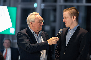 Dr. Norbert Tiemann und Tobias Fenneker bei der Preisverleihung in der NRW.BANK.