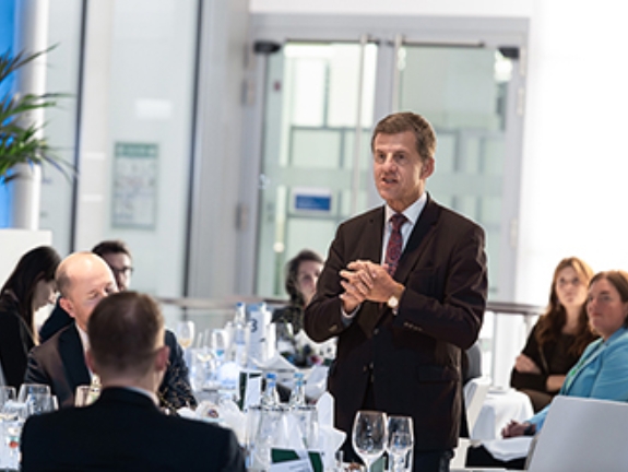 Eckhard Forst als Vorsitzender des Vorstands der NRW.BANK und Hausherr bei der Preisverleihung in der NRW.BANK.