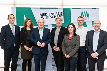 Daniel Schleimer, Caroline Fischer, Dr. Norbert Tiemann, Ralph Goldmann, Meike Schreiber, Michael Block und Ulrich Ueckerseifer vertreten die Jury bei der Preisverleihung in der NRW.BANK.