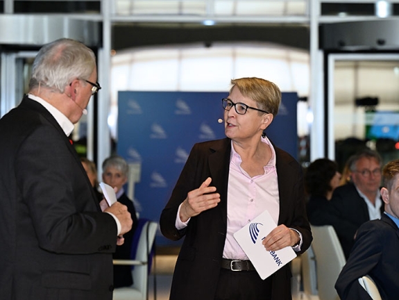 Gabriela Pantring, stellvertretende Vorstandsvorsitzende der NRW.BANK, im Gespräch.