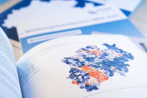 Eine Karte von NRW in einem aufgeklappten Heft