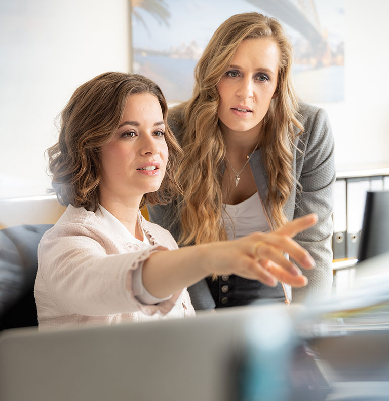 Tanja Zirnstein und Katharina Obladen, Gründerinnen der UVIS GmbH, entwickeln innovative Desinfektionstechnologien