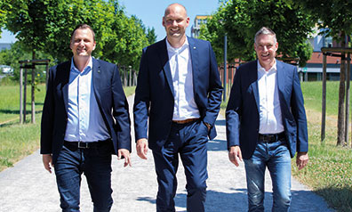 Florian Stäwen, Jan Schriewer, Thomas Lesser von Green IT auf einer sonnigen Allee
