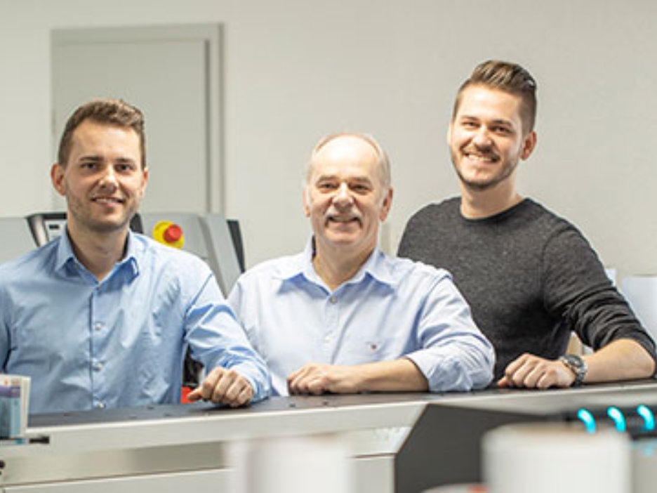 Matthias, Bernd und Michael Matthes im Druckraum von Matthes & Henze Siebdruck GmbH