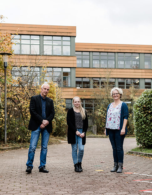 Martin Schmidt, Schulleiter der LVR-Gerricus-Schule, mit Lehrerin Annika Löbe und Sozialarbeiterin Ruth Melchior