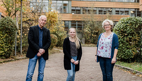 Martin Schmidt, Schulleiter der LVR-Gerricus-Schule, mit Lehrerin Annika Löbe und Sozialarbeiterin Ruth Melchior