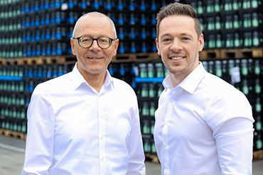 Bei der Stiftsquelle setzen die Geschäftsführer Michael (links) und Sebastian Brodmann auf die Digitalisierung und Modernisierung.g