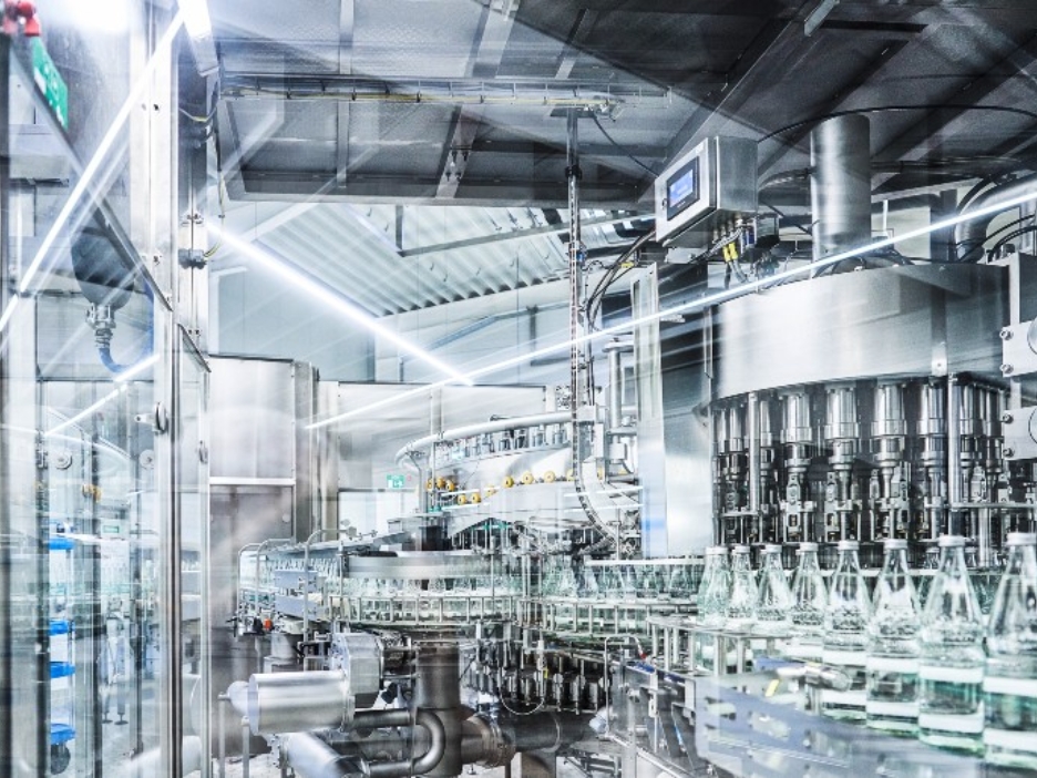 Die neue Abfüllanlage der Stiftsquelle schafft 35.000 Flaschen pro Stunde