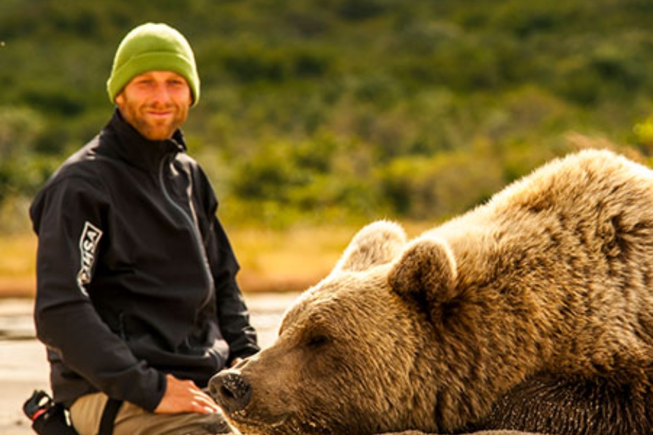 Porträt David Bittner mit Bär