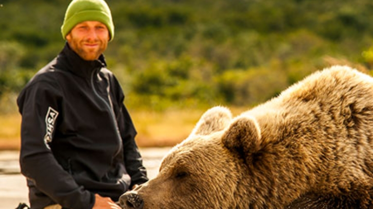 Porträt David Bittner mit Bär