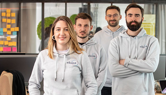 Das Gründer-Team von Elona Health (v. l. n. r.): Magnus Schückes, Leon Hillebrandt, Johanna von Lobenstein, Alexander Braden; es fehlt: Dr. Peter Neudeck