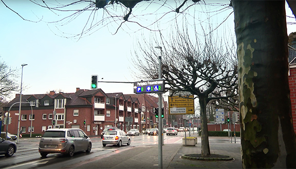 Das digitale Parkleitsystem leitet den Verkehr in Emsdetten