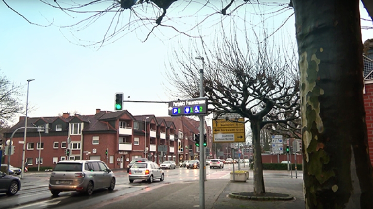 Das digitale Parkleitsystem leitet den Verkehr in Emsdetten