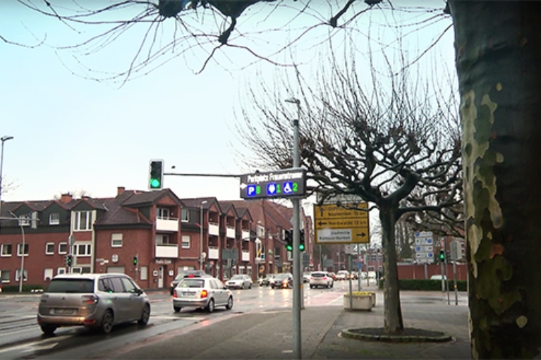 Das digitale Parkleitsystem leitet den Verkehr in Emsdetten