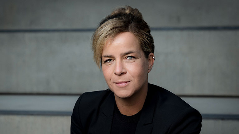 Portrait Wirtschaftsministerin Mona Neubaur