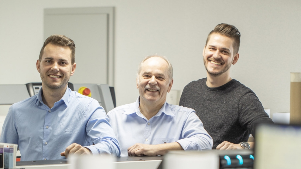 Bernd, Matthias und Michael Matthes von Matthes & Henze Siebdruck im Raum für Digitaldruck.