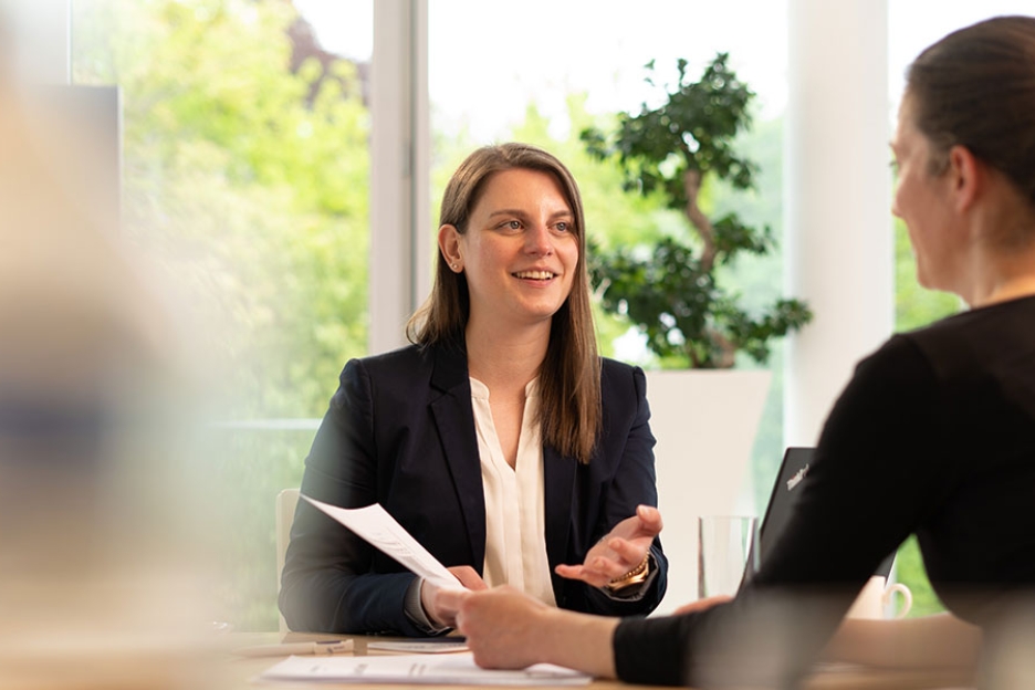 Zwei Frauen in einem Beratungsgespräch