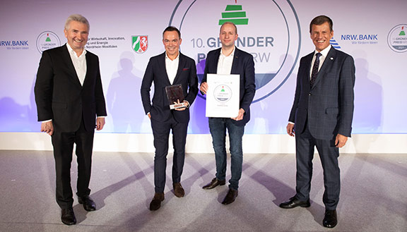 Schüttflix-Gründer Thomas Hagedorn und Christian Hülsewig bei der Preisverleihung zum Gründerpreis NRW
