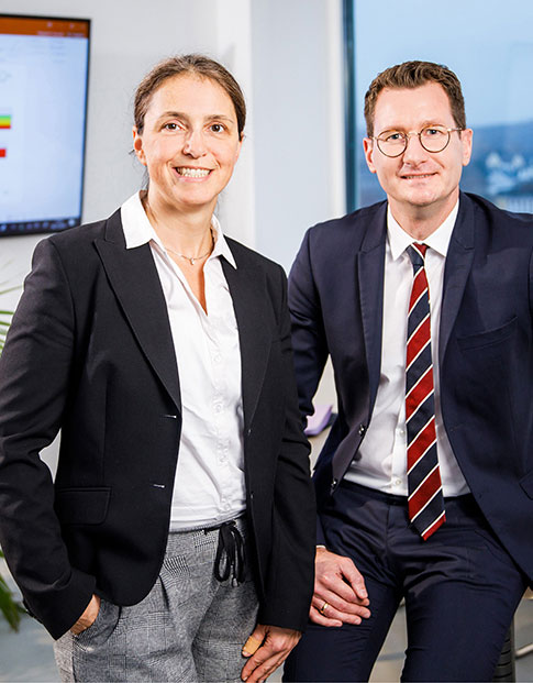 Miriam Bieganski von der NRW.BANK und Dominik Skrinjar von der Stadt Lünen im Büro