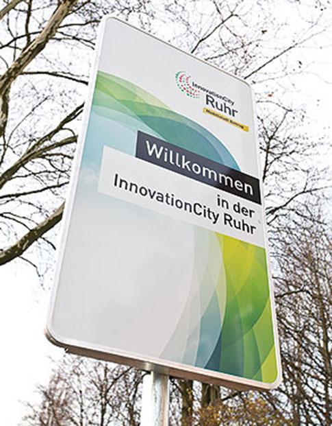 Ein Schild mit der Aufschrift: InnovationCity Ruhr – Modellstadt Bottrop, Willkommen in der InnovationCity Ruhr