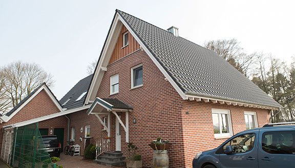 Man sieht das energetisch sanierte Haus von Sebastian Haverkotte. Die Modernisierung des Wohnraums erfolgte dank einer Förderung der NRW.BANK.