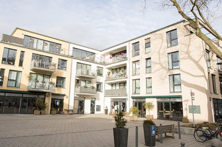 Innenhof und Fassade des Wohnquartiers Claudiushöfe in Bochum