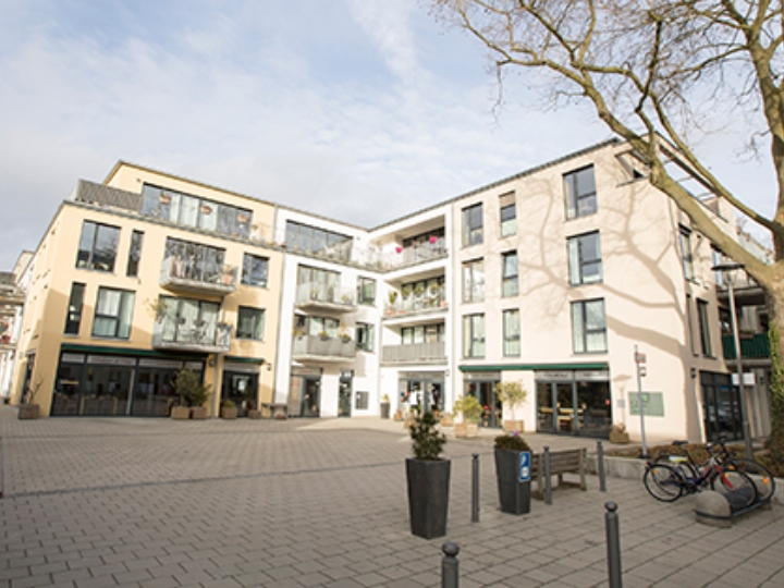 Innenhof und Fassade des Wohnquartiers Claudiushöfe in Bochum