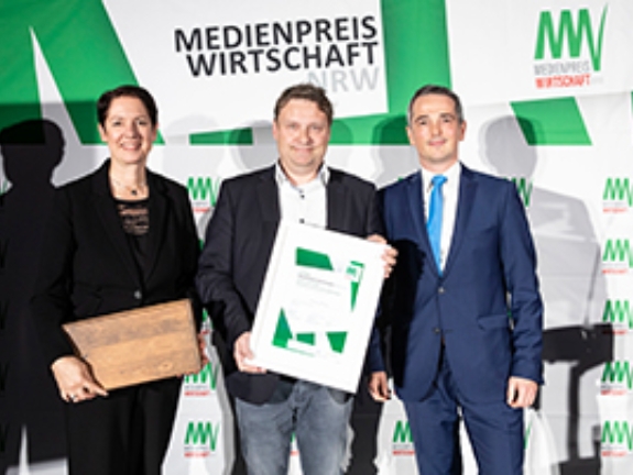 3. Platz Industrie & Großunternehmen: v.l. Silke Gorißen (Ministerin für Landwirtschaft und Verbraucherschutz des Landes Nordrhein-Westfalen), Carsten Dierig, Oliver Claas (Heidelberger Druckmaschinen AG)
