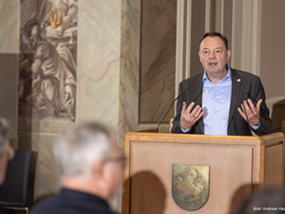 Thomas Stausberg, Bereichsleiter der Wohnraumförderung in der NRW.BANK, begrüßte die Gäste beim gestrigen 13. Schlaun-Fest im Erbdrostenhof in Münster.