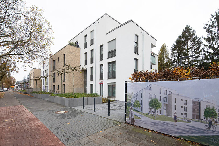 Helle Fassade im Krefelder Quartier Glockenspitz